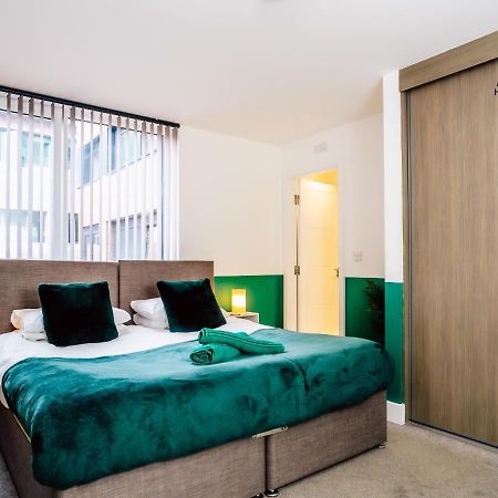 Modern Two-Bedroom Apartment - Central Location, Free Wi-Fi, Ideal For Long Stays By Av Hughes Properties Милтон-Кейнс Экстерьер фото