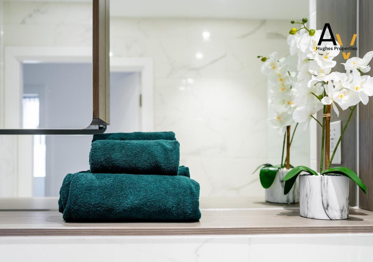 Modern Two-Bedroom Apartment - Central Location, Free Wi-Fi, Ideal For Long Stays By Av Hughes Properties Милтон-Кейнс Экстерьер фото