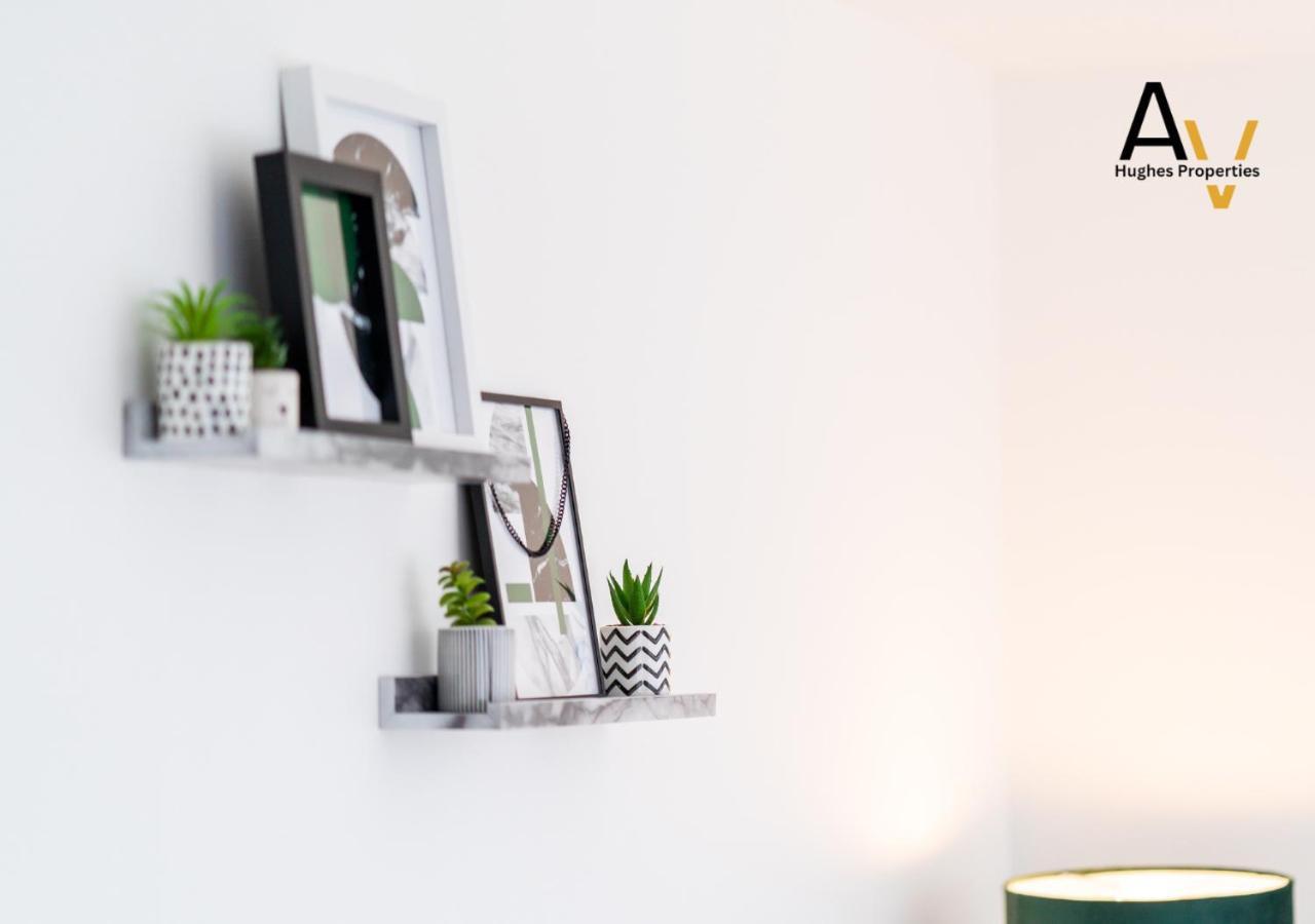 Modern Two-Bedroom Apartment - Central Location, Free Wi-Fi, Ideal For Long Stays By Av Hughes Properties Милтон-Кейнс Экстерьер фото