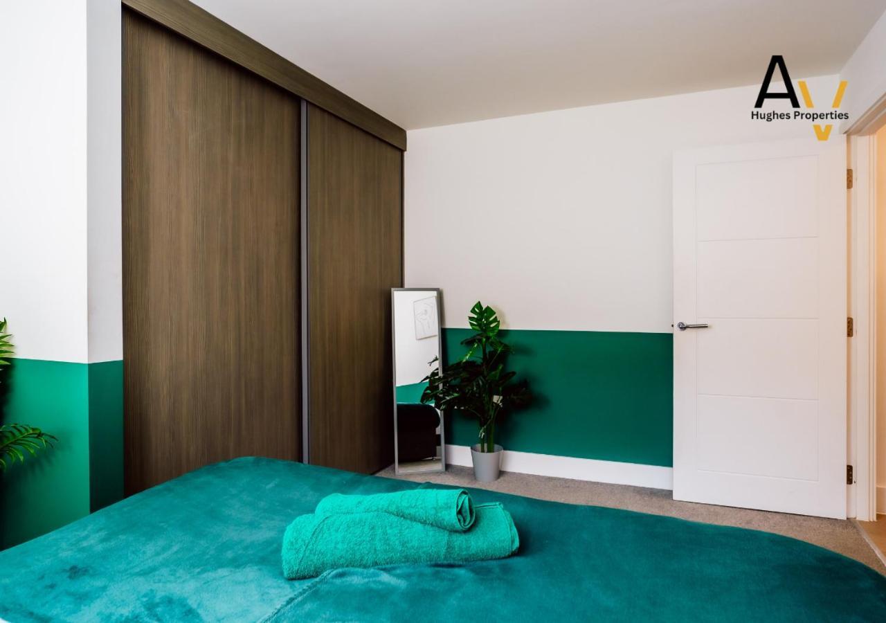 Modern Two-Bedroom Apartment - Central Location, Free Wi-Fi, Ideal For Long Stays By Av Hughes Properties Милтон-Кейнс Экстерьер фото