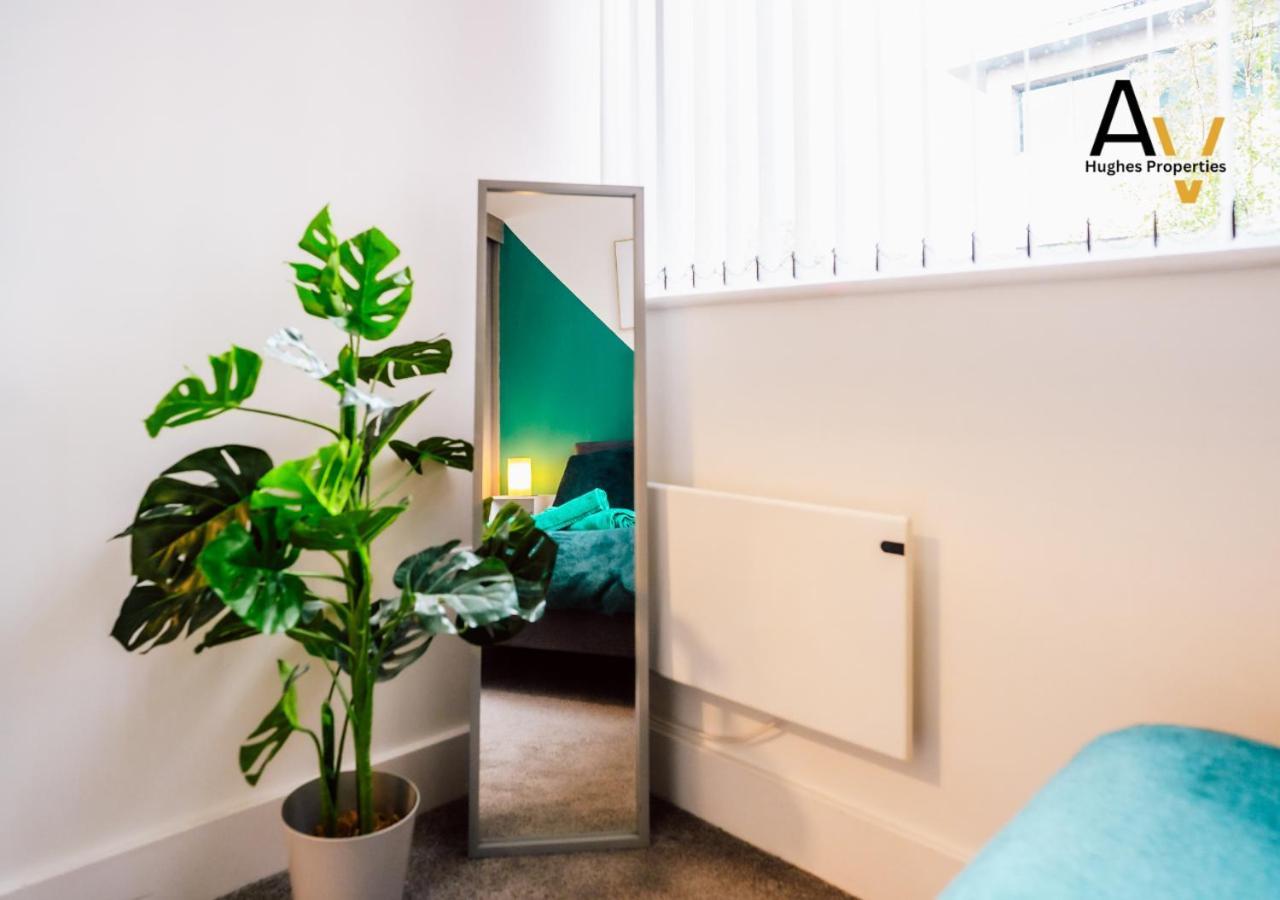 Modern Two-Bedroom Apartment - Central Location, Free Wi-Fi, Ideal For Long Stays By Av Hughes Properties Милтон-Кейнс Экстерьер фото