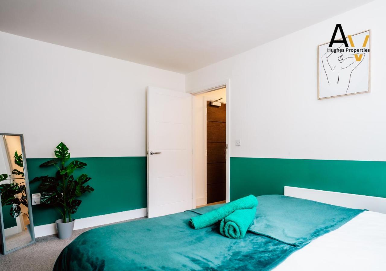 Modern Two-Bedroom Apartment - Central Location, Free Wi-Fi, Ideal For Long Stays By Av Hughes Properties Милтон-Кейнс Экстерьер фото